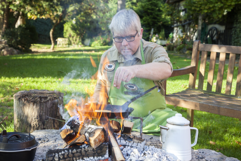 Faszination Flamme – die Lagerfeuer-Küche